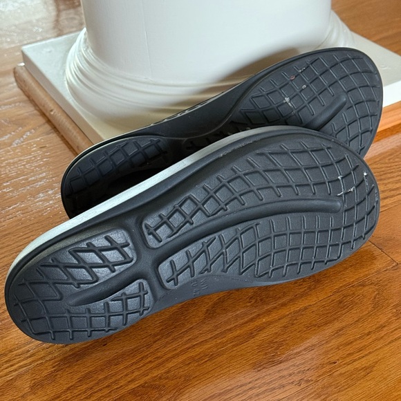 OOFOS Oolala Limited Edition Neon Rose Women's Flip Flop Sandals Size 42 - Picture 4 of 8